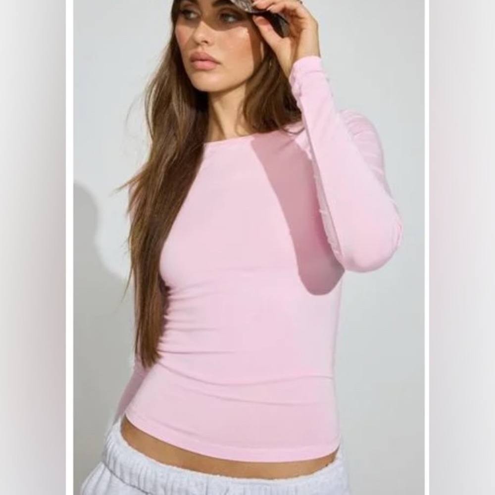 NWT Garage Smooth Long Sleeve Crewneck Top